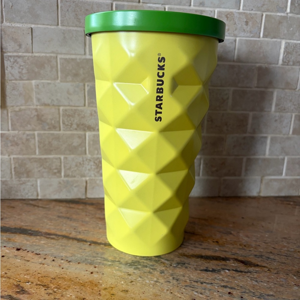 Starbucks HAWAII pineapple! Vibrant Yellow Tumbler with Green Accents